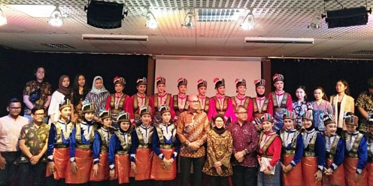 30 Mahasiswa Indonesia Juarai Kompetisi Budaya Kelas Dunia di Paris