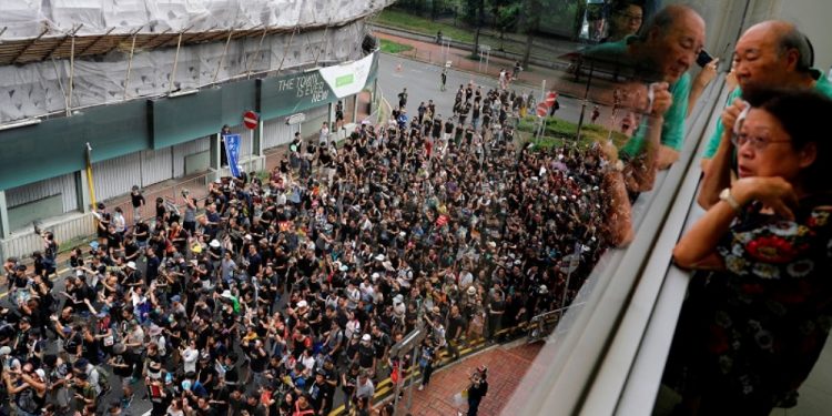 Aktivis Hong Kong Bentrok dengan Aparat di Mal
