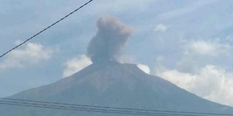Gunung Kerinci Erupsi, Warga Diminta Menjauh Radius 3 Km