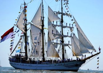 Parade KRI Dewaruci Siap Meriahkan Manado Fiesta 2019