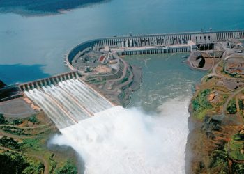 PLN Siap Bangun 3 Proyek Pembangkit Hijau di Kalimantan