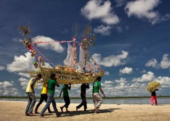 Tradisi Buang Jung, Cara Nelayan Bersyukur Kepada Alam