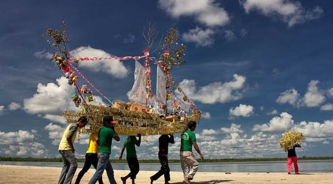 Tradisi Buang Jung, Cara Nelayan Bersyukur Kepada Alam