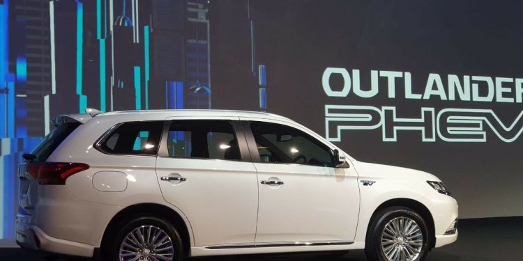 Pertama di Asean, Mitsubishi Luncurkan Mobil Hibrida di Indonesia