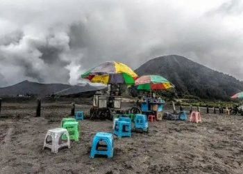 Gunung Bromo Erupsi, Warga dan Maskapai Penerbangan Diminta Waspada