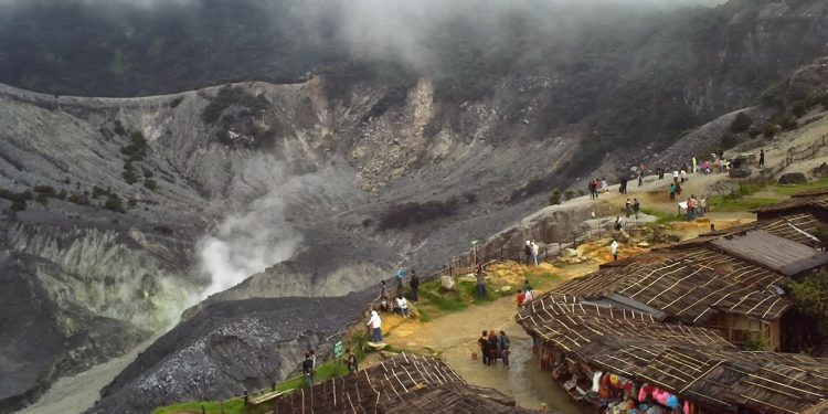 Kawasan Gunung Tangkuban Parahu Ditutup Sementara