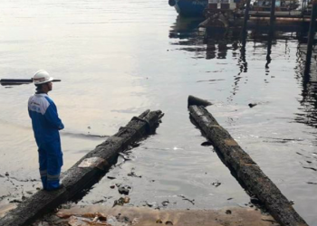 ICEL Desak Pertamina Periksa Kesehatan Masyarakat Pesisir Karawang