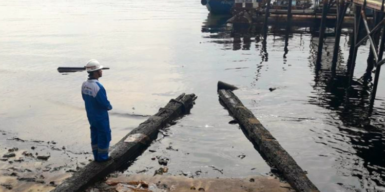 ICEL Desak Pertamina Periksa Kesehatan Masyarakat Pesisir Karawang