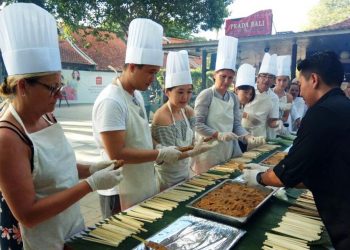 Kemenpar Ajak Chef Internasional Nikmati Street Food dan Pasar Tradisional Bali