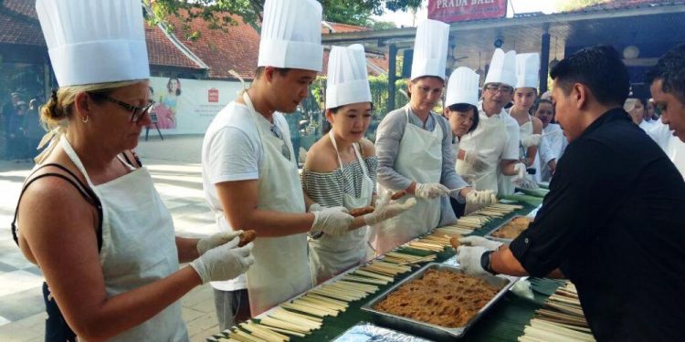 Kemenpar Ajak Chef Internasional Nikmati Street Food dan Pasar Tradisional Bali
