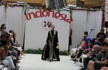 Wow, Batik dan Songket Pukau Warga Houston 1