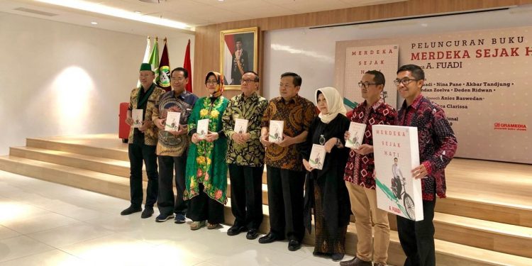 Lafran Pane, Merdeka Sejak Hati 1