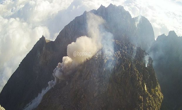 Gunung Merapi Semburkan Awan Panas Sejauh 950 Meter