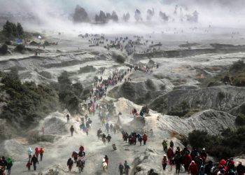 Yadnya Kasada, Tradisi Suku Tengger yang Ditunggu Wisatawan di Gunung Bromo