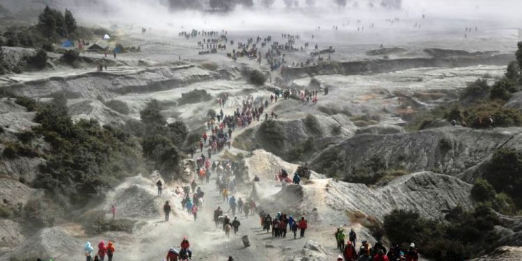 Yadnya Kasada, Tradisi Suku Tengger yang Ditunggu Wisatawan di Gunung Bromo 1 Yadnya Kasada, Tradisi Suku Tengger yang Ditunggu Wisatawan di Gunung Bromo