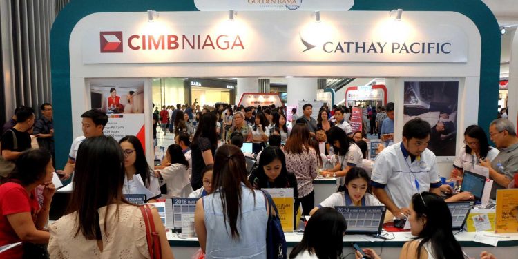 Gelar Travel Fair, CIMB Niaga Gandeng Cathay Pacific