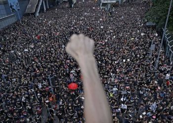 Ribuan Demonstran di Hong Kong Bentuk Rantai Manusia di Seluruh Kota