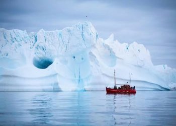 Gelombang Panas, Lapisan Es Greenland Mencair Hingga 11 Miliar Ton