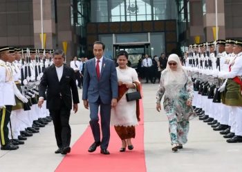 Gemuruh Parade Nasional di Singapura Sambut Presiden Jokowi dan Ibu Negara