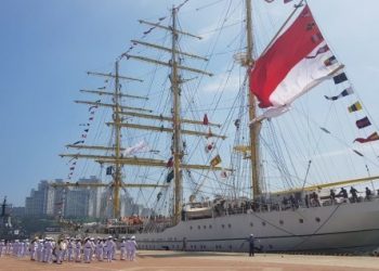 Kunjungan Persaudaraan, KRI Bima Suci Merapat di Busan