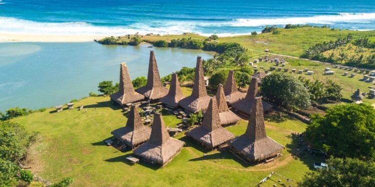 Setiap Bulan, 1000 Wisatawan Kunjungi Kampung Adat Ratenggaro