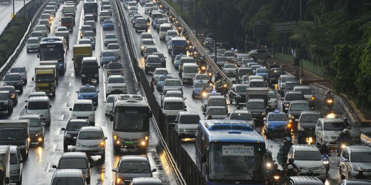 Tekan Polusi, Menhub Dukung Perluasan Ganjil Genap di Jakarta