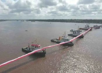 GEMPITA HUT RI : Merah Putih Membentang Ditengah Sungai Kapuas