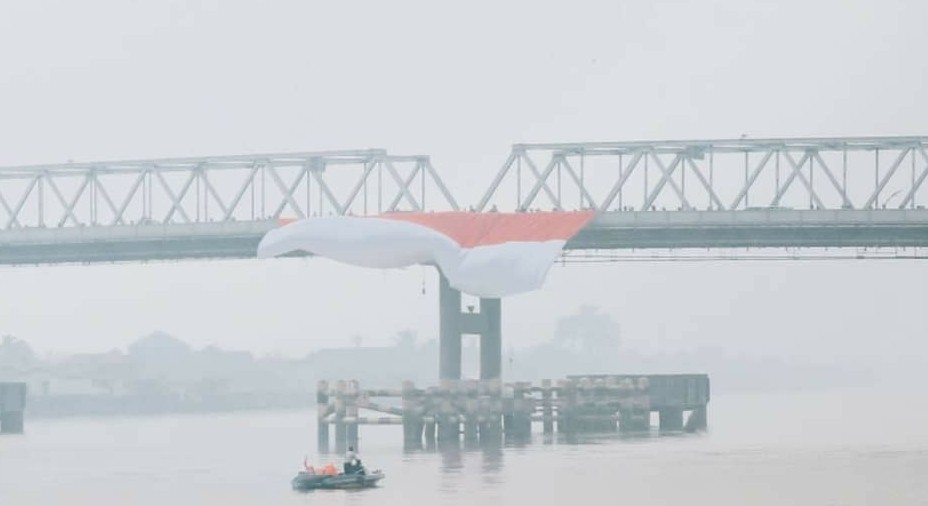 GEMPITA HUT RI : Merah Putih Membentang Ditengah Sungai Kapuas 1