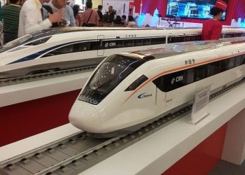 Kereta Semi Cepat Jakarta-Surabaya Diterget Beroperasi 2022