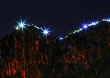 Demonstran Hong Kong Berkumpul di Puncak Bukit