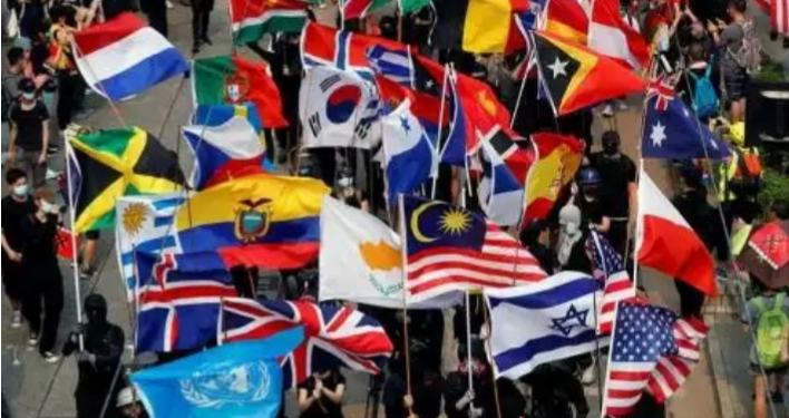 Bendera Indonesia Terlihat Berkibar Saat Demonstrasi di Hong Kong
