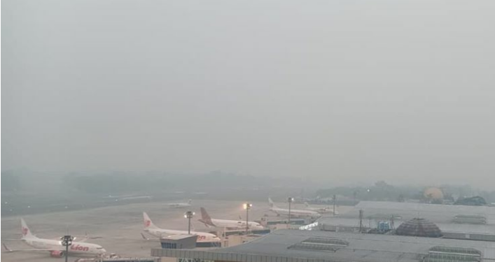 Bencana Kabut Asap Hambat Penerbangan di Indonesia