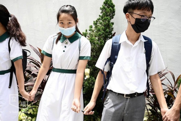 Para Pelajar di Hong Kong Turun ke Jalan Bentuk Rantai 