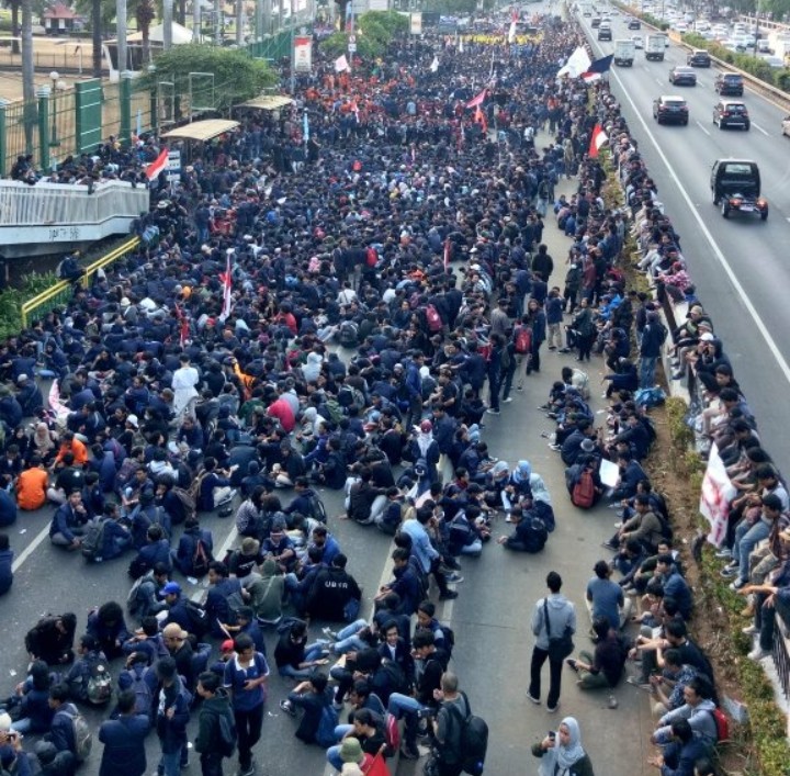 Tolak RKUHP dan UU KPK, Mahasiswa Se-Indonesia Gaungkan Revolusi 1