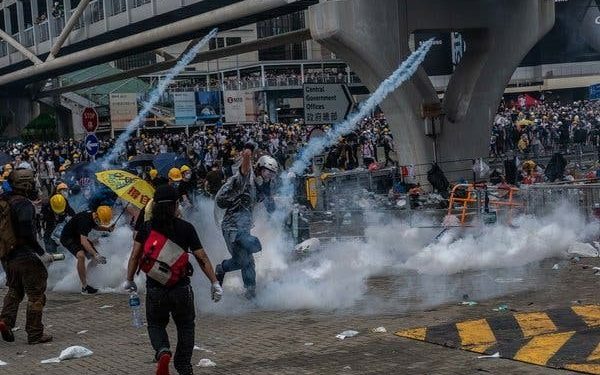 Polisi Bubarkan Demonstrasi di Hong Kong