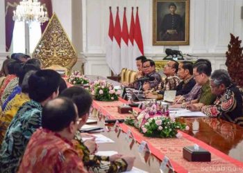 Pasar Tekstil Indonesia Stagnan, Jokowi Kumpulkan Para Pengusaha