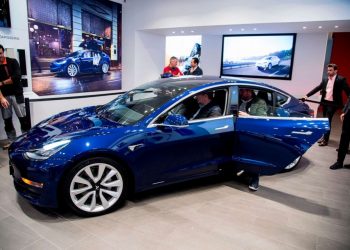 Mobil Listrik Tesla Model 3 Resmi Dipasarkan di Indonesia