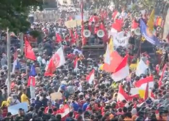 Demonstran di Jakarta Bentrok dengan Polisi saat Mendesak Presiden Batalkan UU KPK