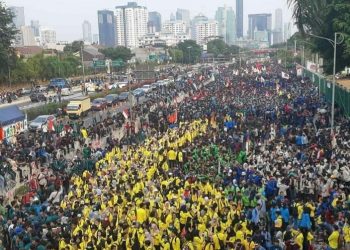 Siklus Perubahan Politik 20 Tahunan: Adu kuat Jokowi Vs Mahasiswa