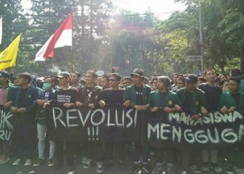 Tolak RKUHP dan UU KPK, Mahasiswa Se-Indonesia Gaungkan Revolusi