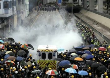 Hong Kong Kembali Bergejolak, Polisi Bentrok dengan Demonstran Pro Demokrasi