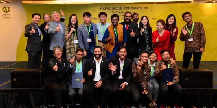 Nyampah Corporation Jadi Pemenang   Pitching for Change Diajang YSE Singapura