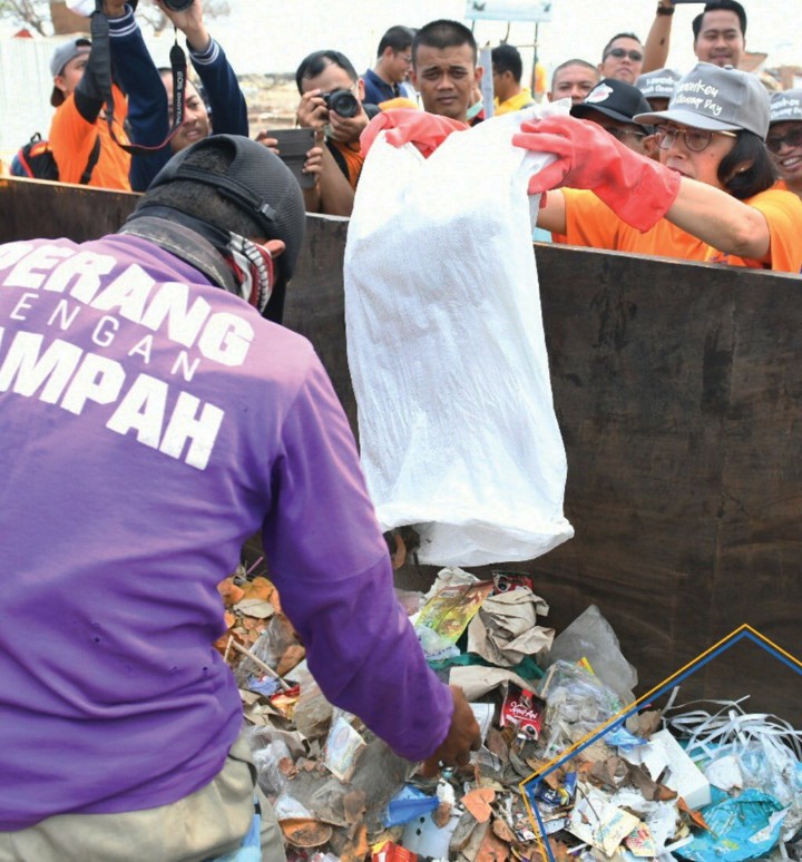 Indonesia Darurat Sampah Plastik, Gaya Hidup dan Urbanisasi Jadi Sorotan 2