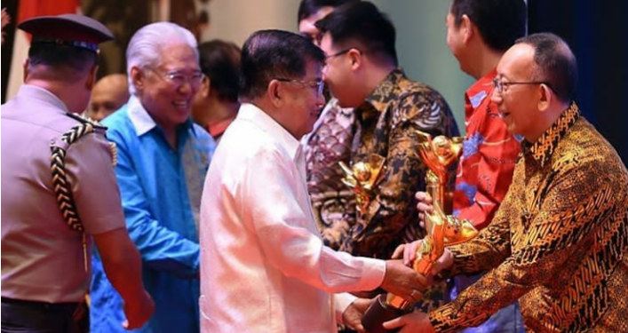 Ekspor Kertas ke 70 Negara, Riau Andalan Raih Primaniyarta Awards