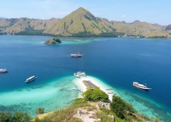 Menyelami Laut Labuan Bajo, Destinasi Snorkling Terindah di Dunia