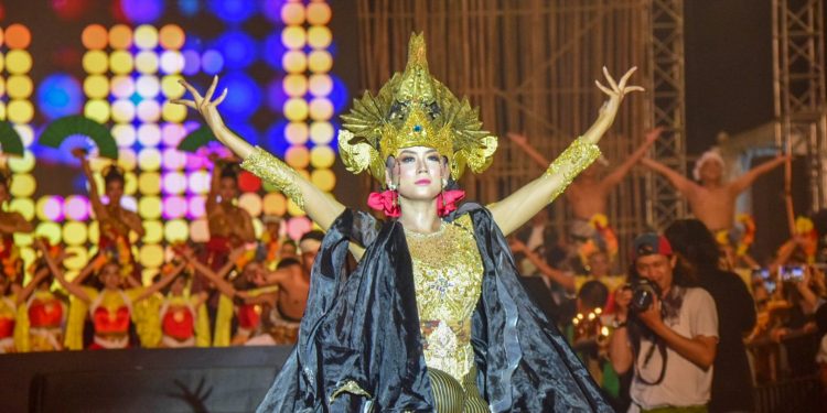17.850 Penari Goyang Karawang Pecahkan Rekor Muri 1