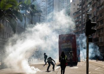Hong Kong Kian Memanas, Bank-bank Pulangkan Karyawan