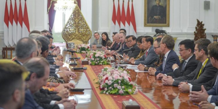 Bertemu Dewan Bisnis Uni Eropa-ASEAN, Jokowi Soroti Diskriminasi Sawit Indonesia