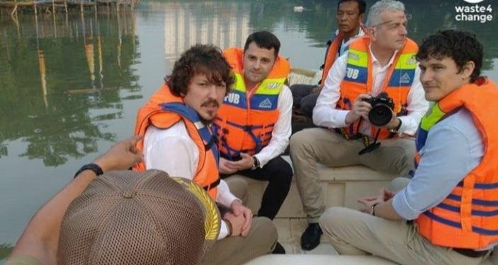 Bekasi Terima Bantuan 3 Kapal Pembersih Sungai dari Lembaga Lingkungan
