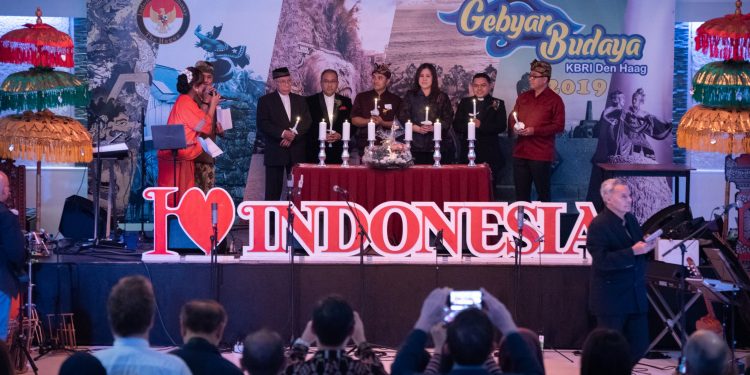 Gebyar Budaya dan Lilin Perdamaian Untuk Kerukunan Beragama di Dunia